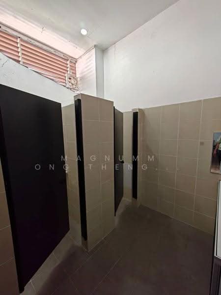 Shop / Office for Sale in Taman Pauh Jaya (Perai) - Magnumm Ong Theng Shen - Bathroom - PropertyGuru.com.my
