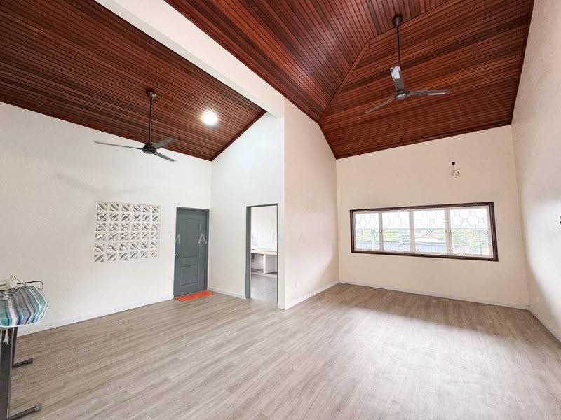 Bungalow House untuk Dijual di Taman Ampang Utama (Ampang) - Mahirah . - Living Room - PropertyGuru.com.my