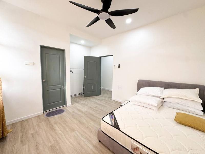 Bungalow House untuk Dijual di Taman Ampang Utama (Ampang) - Mahirah . - Bedroom - PropertyGuru.com.my
