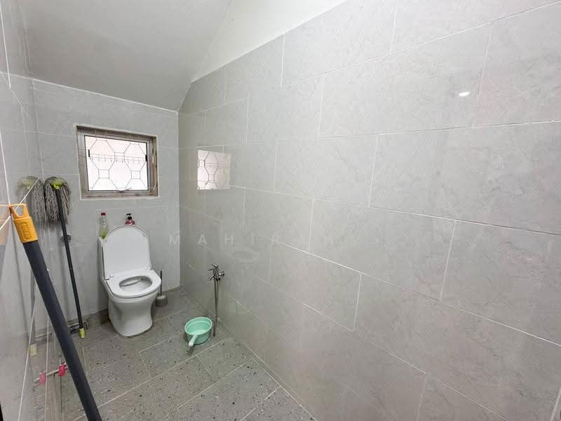 Bungalow House untuk Dijual di Taman Ampang Utama (Ampang) - Mahirah . - Bathroom - PropertyGuru.com.my