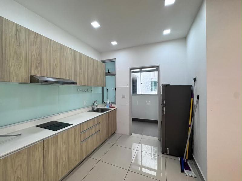 Kediaman Servis untuk Disewa di Meridin Bayvue Serviced Apartment - Ken Sim - Kitchen - PropertyGuru.com.my