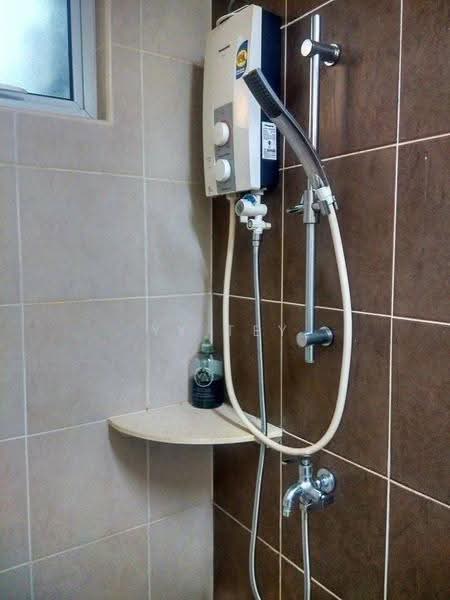 Kediaman Servis untuk Disewa di Pangsapuri Tanah Emas (Golden Sands) - YY Tey - Bathroom - PropertyGuru.com.my