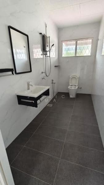 Semi-Detached House for Rent in Taman Sentosa (Johor Bahru) - Jessica Ma - Bathroom - PropertyGuru.com.my