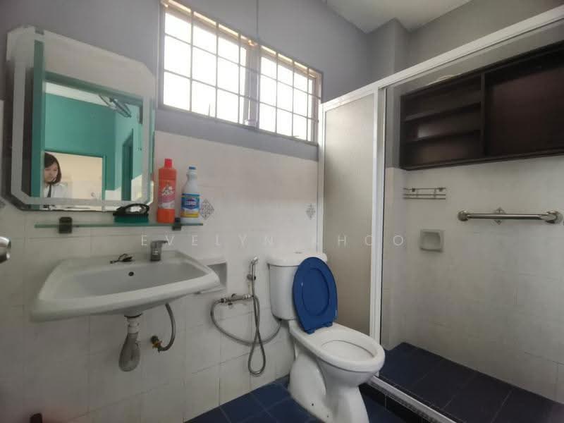 Bungalow House untuk Dijual di Taman Desa Country Homes (Rawang) - Evelyn Khoo - Bathroom - PropertyGuru.com.my