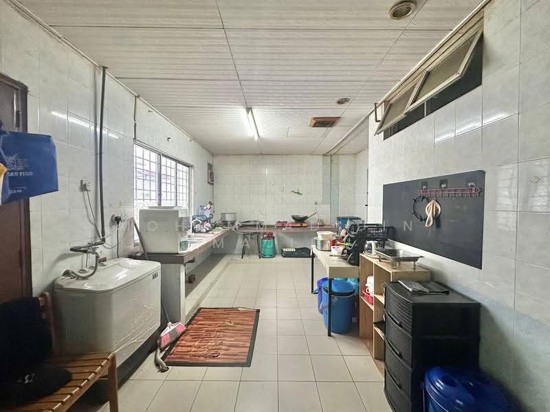 Rumah Teres 2-Tingkat untuk Dijual di Taman TTDI Jaya (Shah Alam) - Mohammad Din Majid - Kitchen - PropertyGuru.com.my