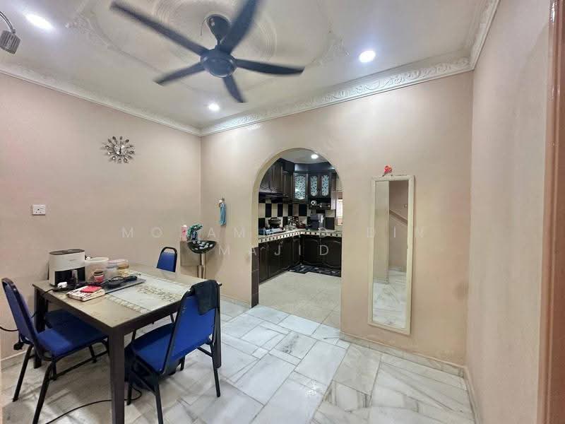 2-storey Terraced House for Sale in Seksyen 10 (Shah Alam) - Mohammad Din Majid - Dining Room - PropertyGuru.com.my