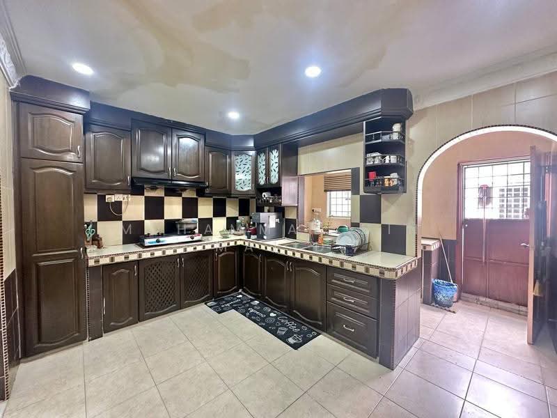 2-storey Terraced House for Sale in Seksyen 10 (Shah Alam) - Mohammad Din Majid - Kitchen - PropertyGuru.com.my