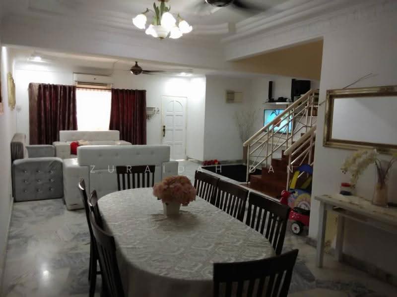 Rumah Teres 2-Tingkat untuk Dijual di Cheras (Selangor) - Zuraidah Dan - Living Room - PropertyGuru.com.my