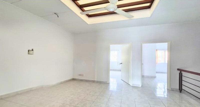 Rumah Teres 2-Tingkat untuk Dijual di Taman Bukit Subang (Shah Alam) - Brader Ray - Living Room - PropertyGuru.com.my