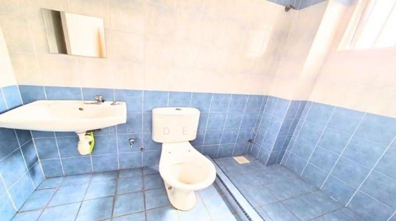 Rumah Teres 2-Tingkat untuk Dijual di Taman Bukit Subang (Shah Alam) - Brader Ray - Bathroom - PropertyGuru.com.my