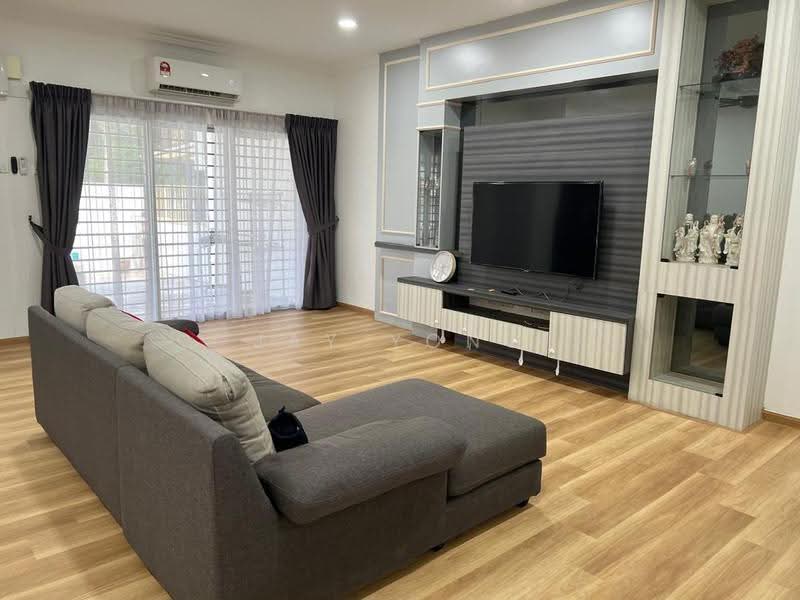 2-storey Terraced House for Rent in Taman Sri Putra Mas (Sungai Buloh) - Jay Yong - Living Room - PropertyGuru.com.my