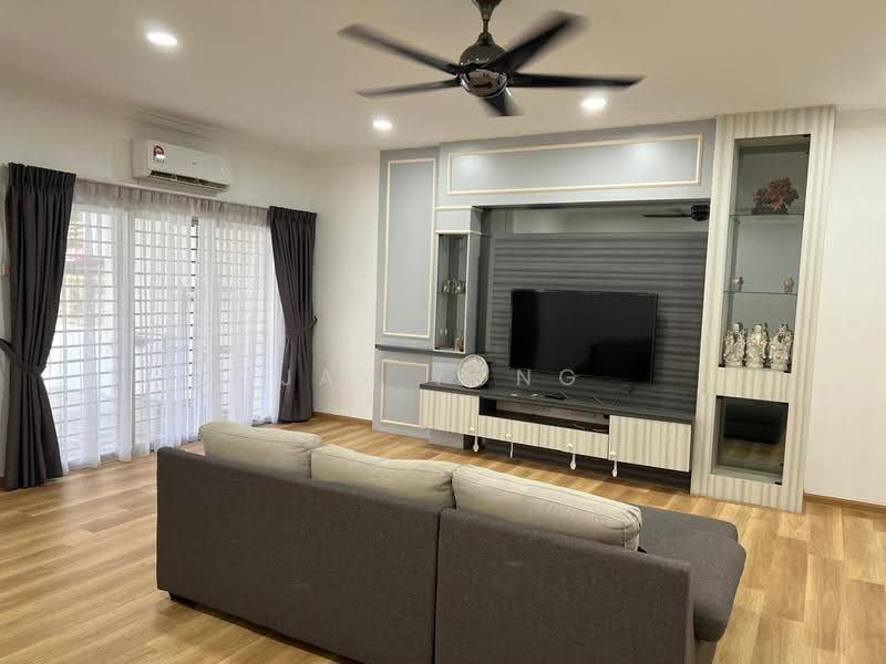 2-storey Terraced House for Rent in Taman Sri Putra Mas (Sungai Buloh) - Jay Yong - Living Room - PropertyGuru.com.my