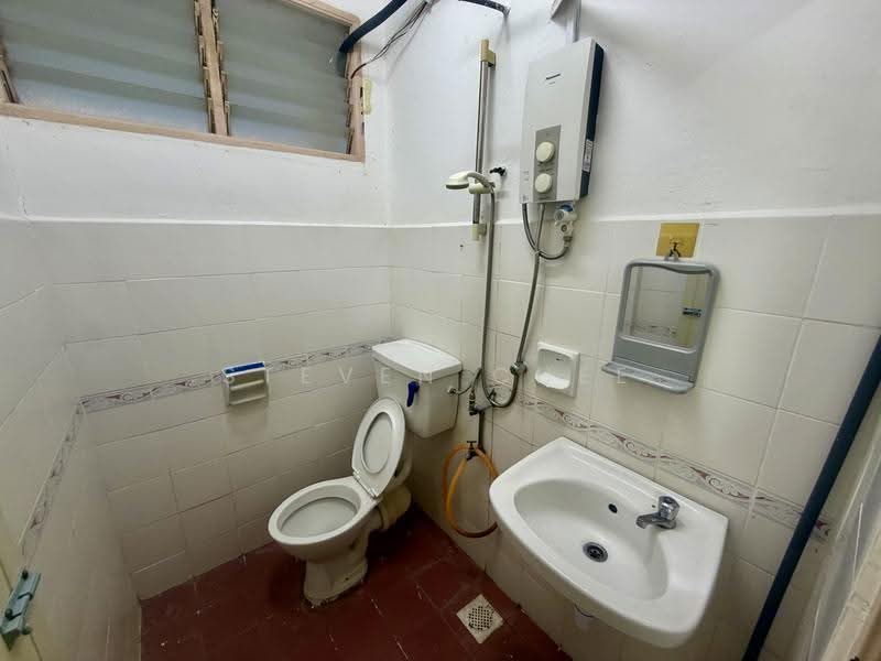 Pangsapuri untuk Dijual di Gambier Heights - Steven Chee - Bathroom - PropertyGuru.com.my