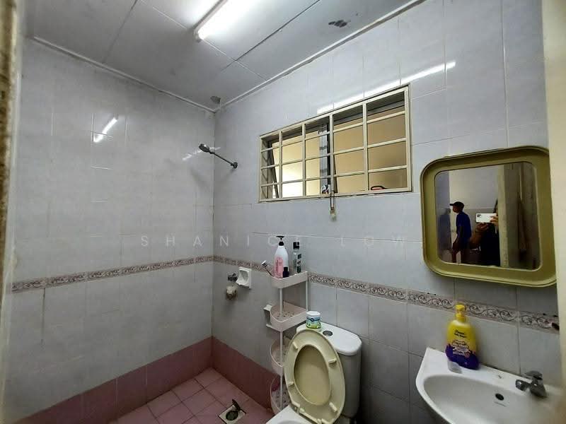 Rumah Teres 2-Tingkat untuk Dijual di Bandar Puteri Puchong (Puchong) - Shanice Low - Bathroom - PropertyGuru.com.my