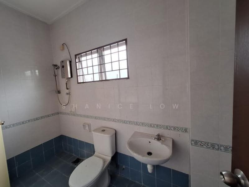 Rumah Teres 2-Tingkat untuk Dijual di Bandar Puteri Puchong (Puchong) - Shanice Low - Bathroom - PropertyGuru.com.my