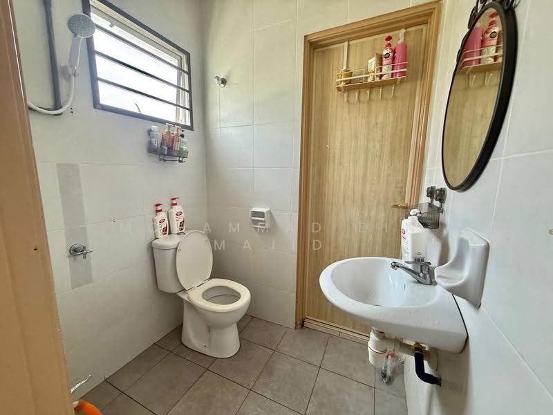 2-storey Terraced House for Sale in Bandar Saujana Putra (Tanjong Duabelas) - Mohammad Din Majid - Bathroom - PropertyGuru.com.my