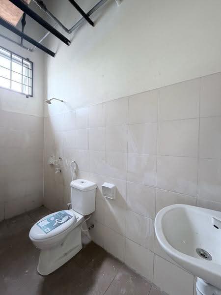 Kedai untuk Disewa di Kempas Utama (Tebrau) - Caryn Ter - Bathroom - PropertyGuru.com.my