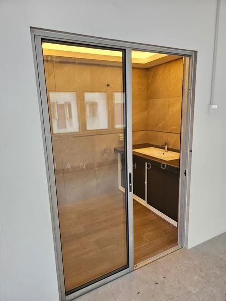 Shop / Office for Rent in Taman Overseas Union (Taman Oug) (Jalan Klang Lama (Old Klang Road)) - Jane Shoo - Bathroom - PropertyGuru.com.my