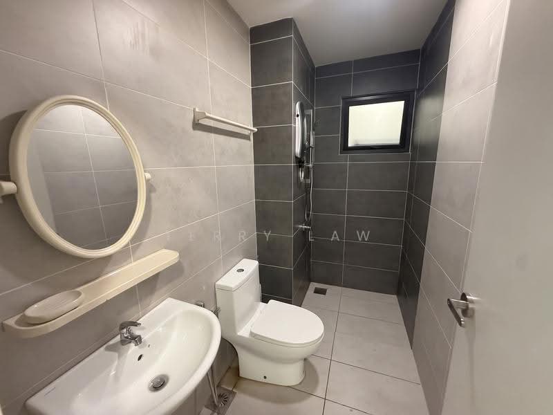 Kediaman Servis untuk Dijual di M Oscar - Terry Law - Bathroom - PropertyGuru.com.my