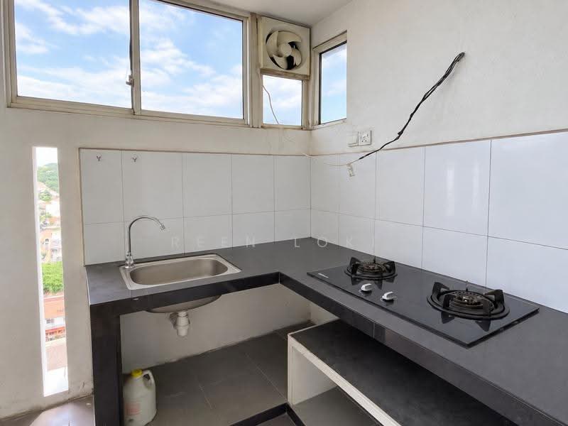 Kondominium untuk Dijual di First Residence (Residensi Unggul) - Reen Loke - Kitchen - PropertyGuru.com.my
