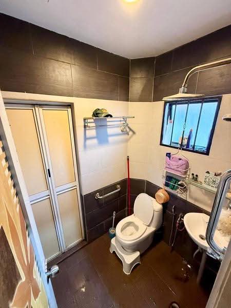 Rumah Teres 1.5-Tingkat untuk Dijual di Taman Keramat Permai (Nibong Tebal) - Ai Faizal - Bathroom - PropertyGuru.com.my
