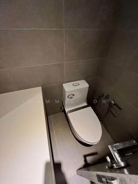 Kondominium untuk Disewa di Vivo Residential Suites - Cammie Loh - Bathroom - PropertyGuru.com.my