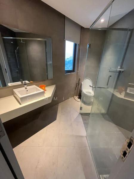 Kondominium untuk Disewa di Vivo Residential Suites - Cammie Loh - Bathroom - PropertyGuru.com.my