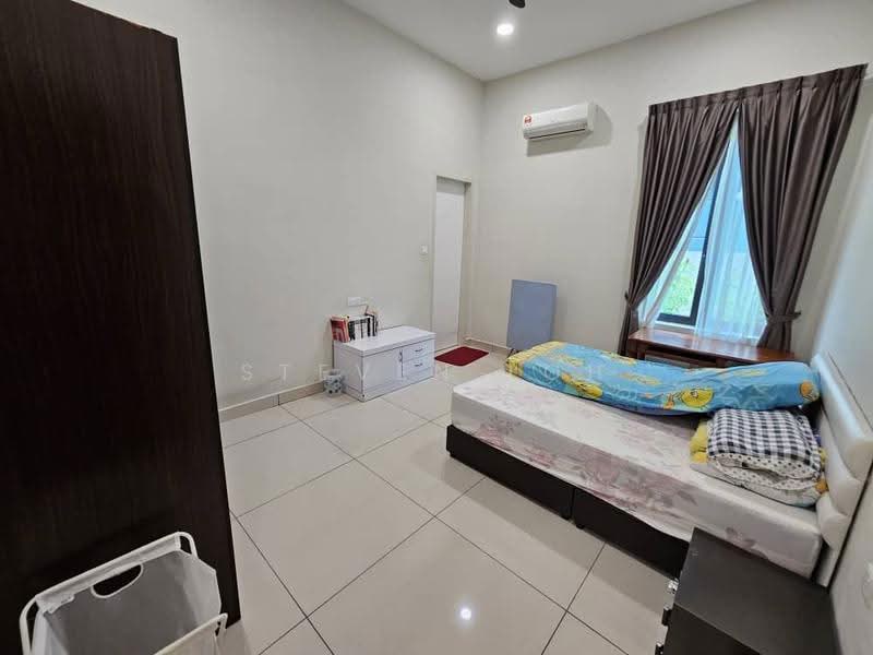 Semi-Detached House for Sale in Taman Tasik Indah (Kluang) - Steven Loh - Bedroom - PropertyGuru.com.my