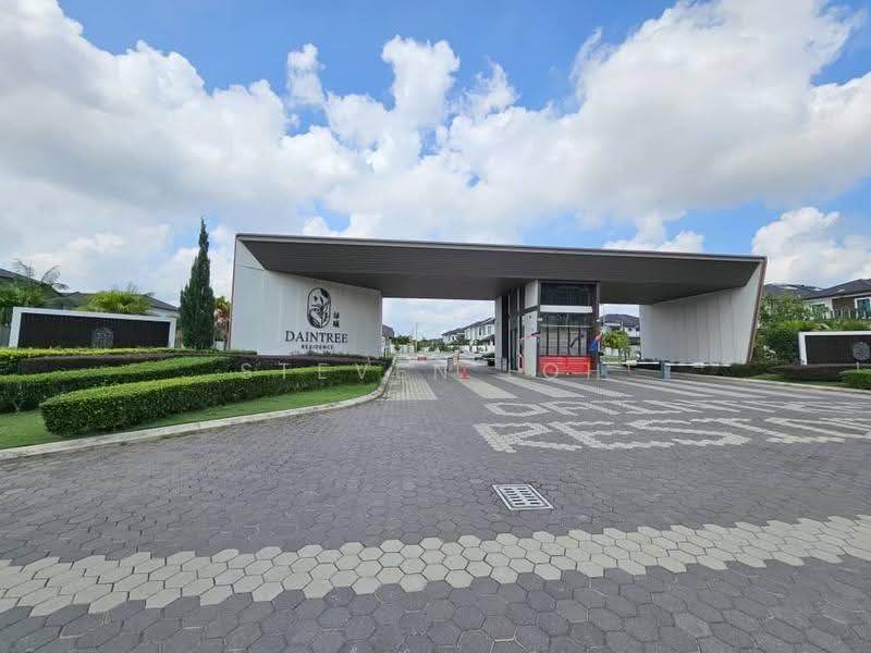 Semi-Detached House for Sale in Taman Tasik Indah (Kluang) - Steven Loh - Exterior - PropertyGuru.com.my