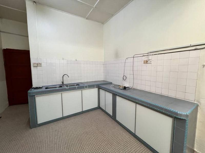 1-storey Terraced House for Rent in Permas Jaya (Johor Bahru) - Puyol Chin - Kitchen - PropertyGuru.com.my
