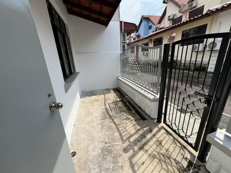 Rumah Teres 1.5-Tingkat untuk Disewa di Taman Pelangi Indah (Ulu Tiram) - Puyol Chin - Exterior - PropertyGuru.com.my