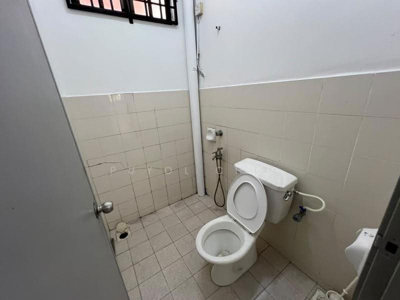 Rumah Teres 1.5-Tingkat untuk Disewa di Taman Pelangi Indah (Ulu Tiram) - Puyol Chin - Bathroom - PropertyGuru.com.my