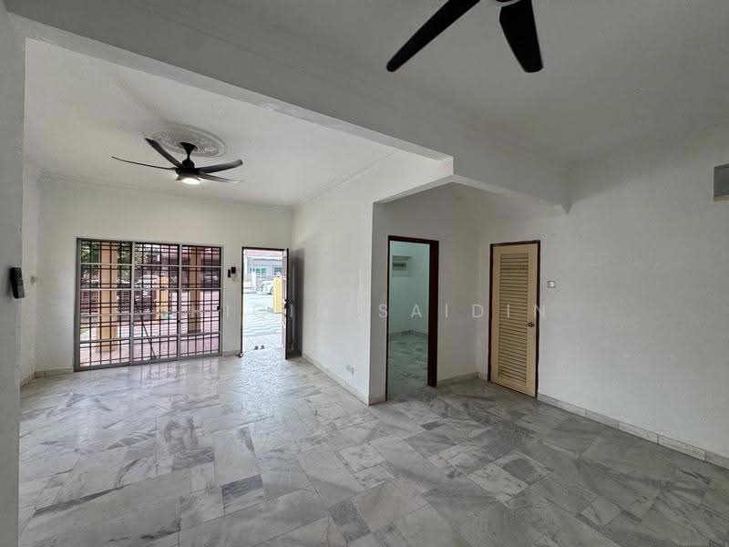 Rumah Teres 1.5-Tingkat untuk Dijual di Bandar Bukit Raja (Klang) - Shiqin Saidin - Living Room - PropertyGuru.com.my