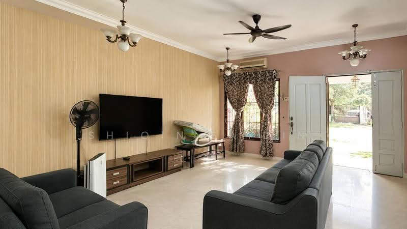 Rumah Teres 2-Tingkat untuk Dijual di Putra Permai (Subang Jaya) - Shiqin Saidin - Living Room - PropertyGuru.com.my