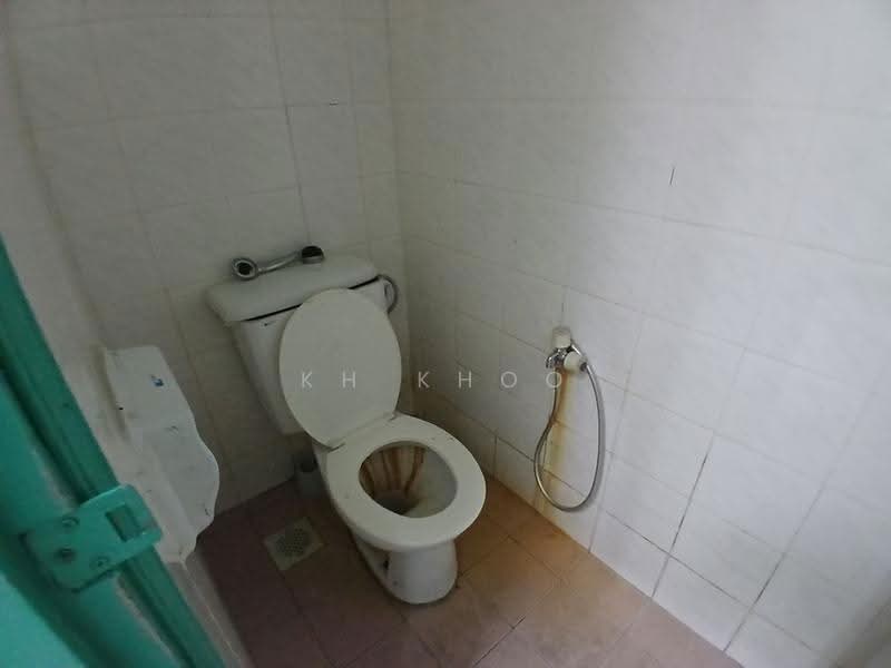 Shop / Office for Sale in Kelana Jaya (Petaling Jaya) - KH Khoo - Bathroom - PropertyGuru.com.my