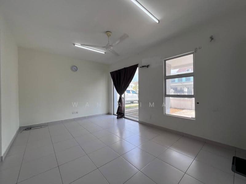 Semi-Detached House for Sale in Shah Alam (Selangor) - Wan Azima - Living Room - PropertyGuru.com.my