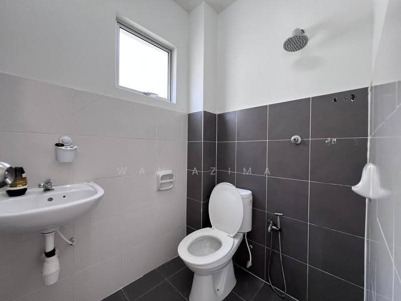 Semi-Detached House for Sale in Shah Alam (Selangor) - Wan Azima - Bathroom - PropertyGuru.com.my