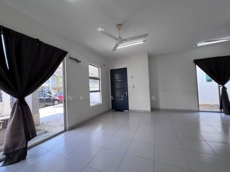 Semi-Detached House for Sale in Shah Alam (Selangor) - Wan Azima - Living Room - PropertyGuru.com.my