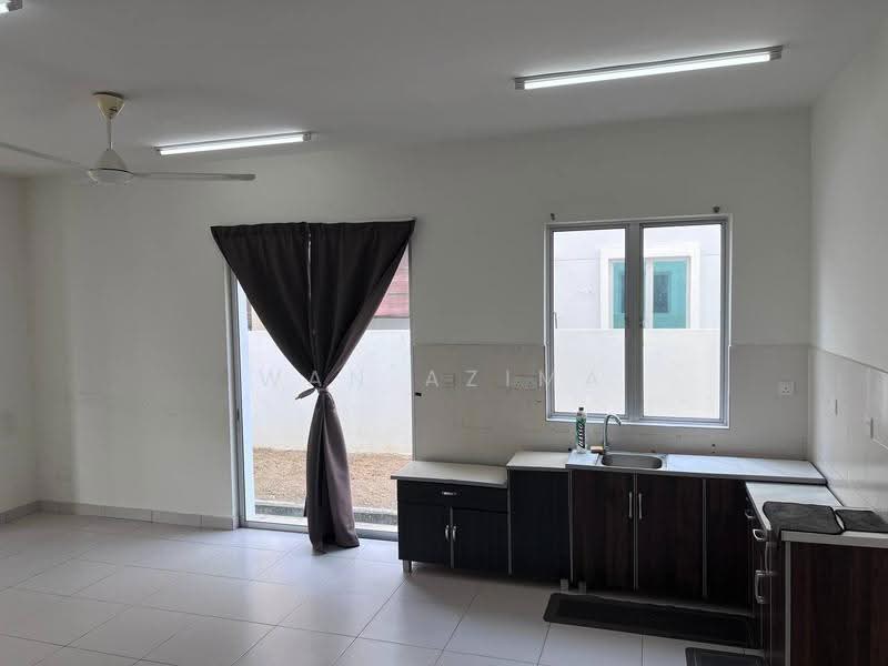 Semi-Detached House for Sale in Shah Alam (Selangor) - Wan Azima - Kitchen - PropertyGuru.com.my
