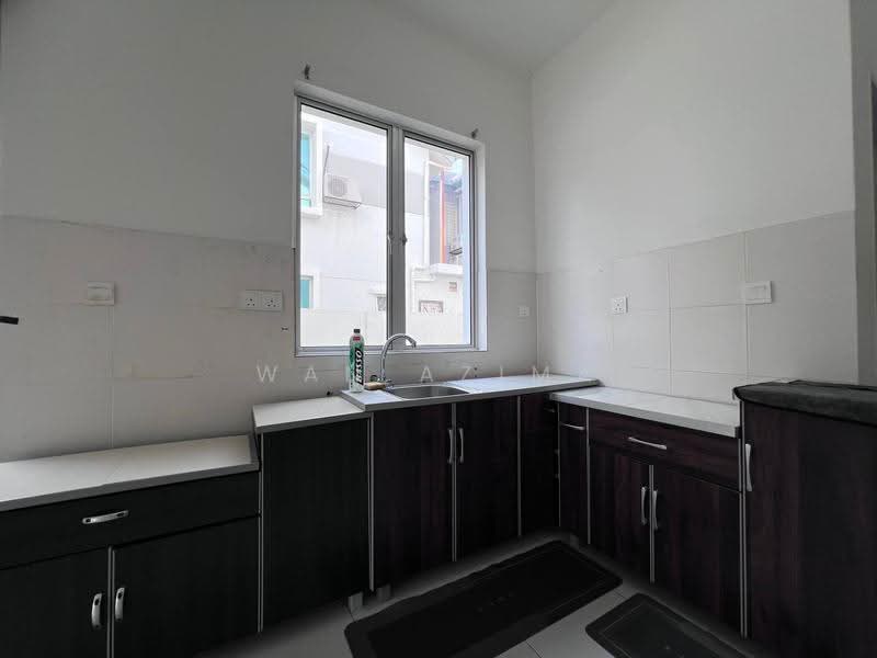 Semi-Detached House for Sale in Shah Alam (Selangor) - Wan Azima - Kitchen - PropertyGuru.com.my