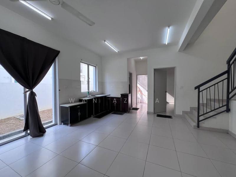 Semi-Detached House for Sale in Shah Alam (Selangor) - Wan Azima - Kitchen - PropertyGuru.com.my