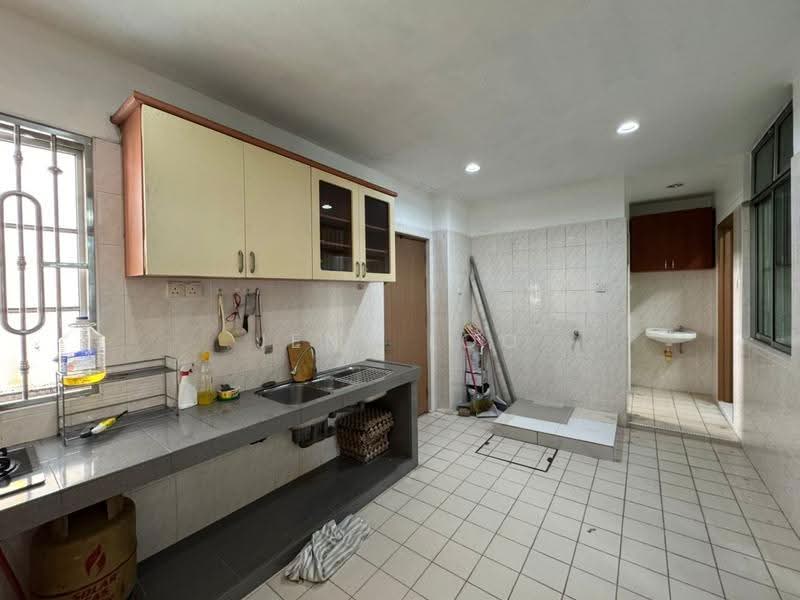 2.5-storey Terraced House for Rent in Perling (Johor) - Jeny Loo - Kitchen - PropertyGuru.com.my