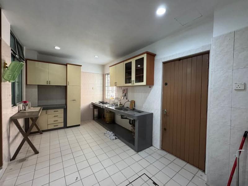 2.5-storey Terraced House for Rent in Perling (Johor) - Jeny Loo - Kitchen - PropertyGuru.com.my