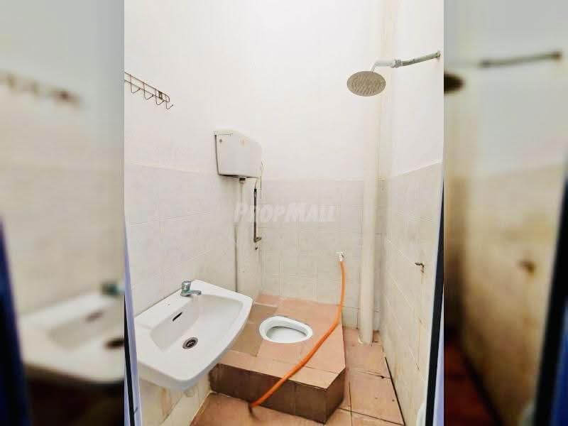 Rumah Teres untuk Disewa di Bandar Baru Salak Tinggi (Sepang) - Erin Yusof - Bathroom - PropertyGuru.com.my