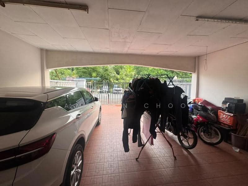 Rumah Teres 2-Tingkat untuk Dijual di Taman Tampoi Indah (Tampoi) - Jameson Choo - Car Park - PropertyGuru.com.my