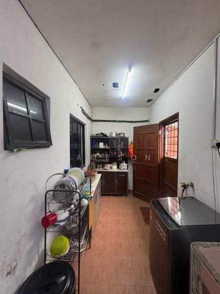 Rumah Teres 2-Tingkat untuk Dijual di Taman Tampoi Indah (Tampoi) - Jameson Choo - Kitchen - PropertyGuru.com.my