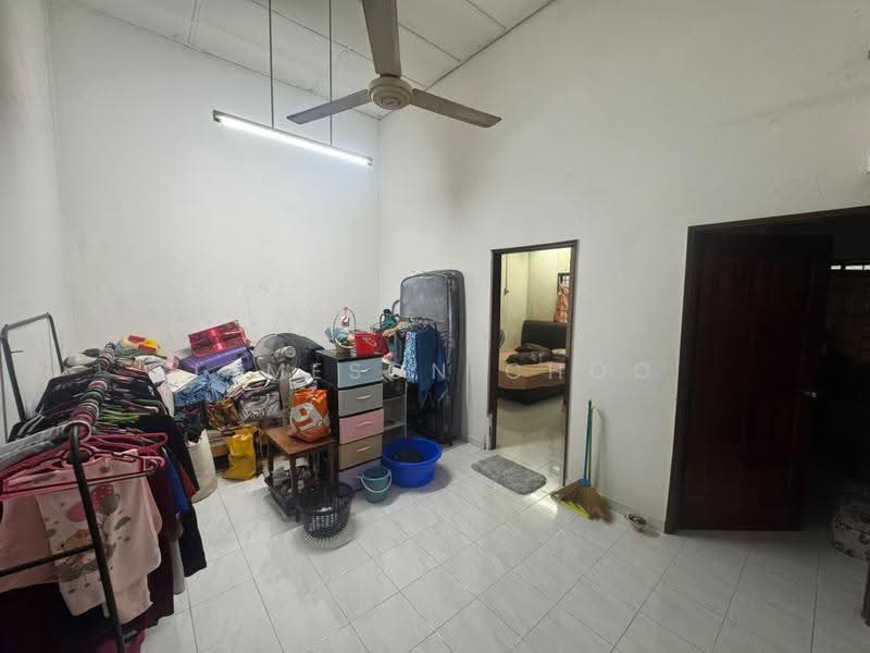 Rumah Teres 2-Tingkat untuk Dijual di Taman Tampoi Indah (Tampoi) - Jameson Choo - Bedroom - PropertyGuru.com.my