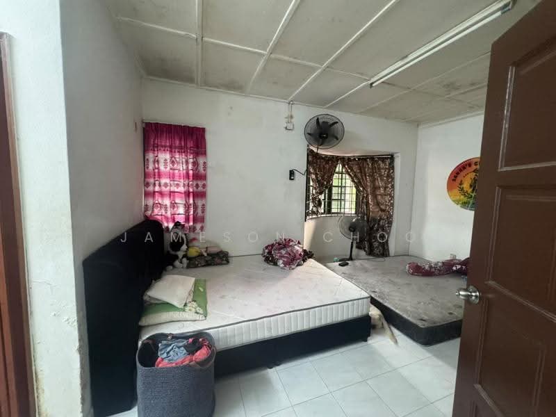 Rumah Teres 2-Tingkat untuk Dijual di Taman Tampoi Indah (Tampoi) - Jameson Choo - Bedroom - PropertyGuru.com.my