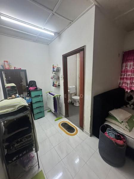 Rumah Teres 2-Tingkat untuk Dijual di Taman Tampoi Indah (Tampoi) - Jameson Choo - Bedroom - PropertyGuru.com.my