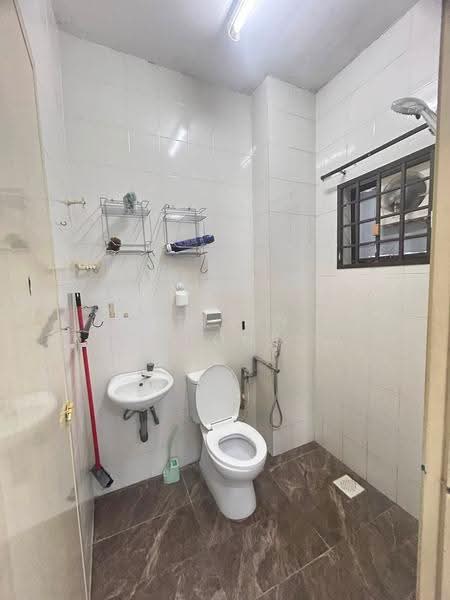 Rumah Teres 2-Tingkat untuk Disewa di Desa Tambun Indah (Tambun) - Kelvin Chong - Bathroom - PropertyGuru.com.my